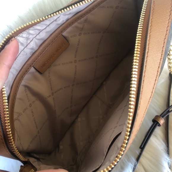 Last one ‼️New MK Jet Set Large Crossbody - Picture 4 of 5